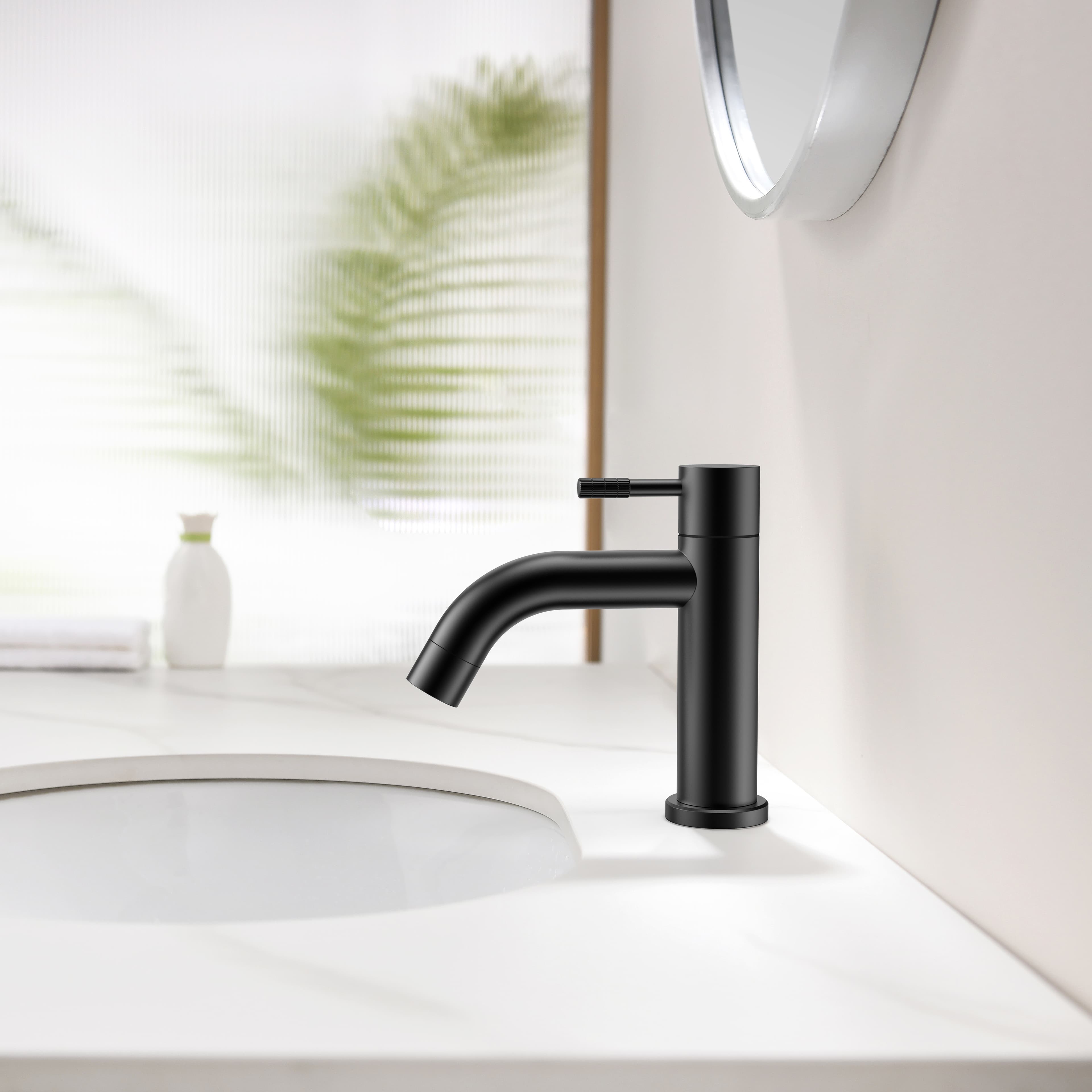 Stria robinet eau froide – Poignée avec structure striée raffinée – sans bonde – Noir mat (pvd)