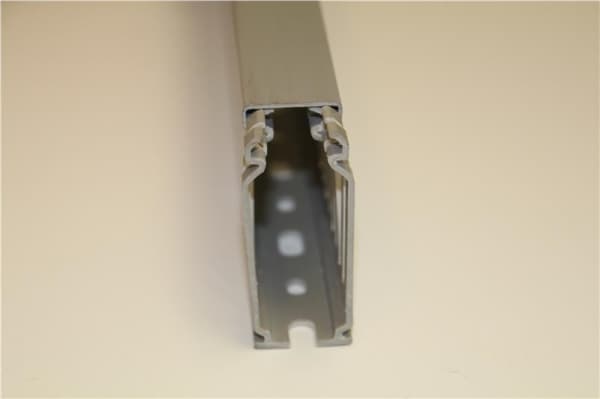 Goulotte de câblage type s lamelles 4 / 6 / 4 dimensions 40 x 80