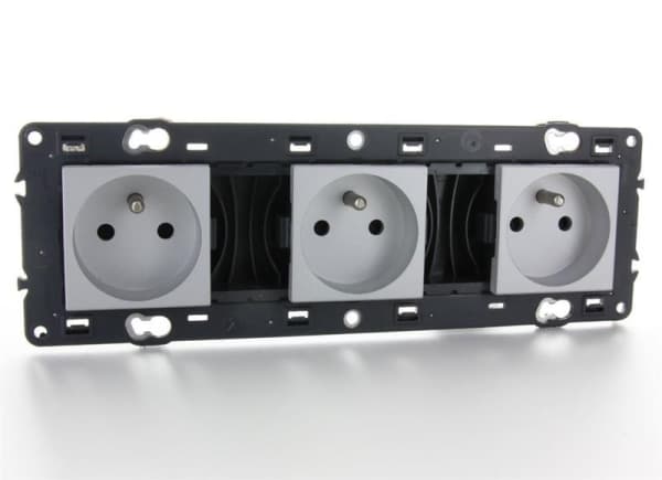 Valena prise 3 x 2 pôles + T précâblée appareil complet Alu à vis