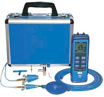 MANOMETRE DIFFERENTIEL ELECTRONIQUE 1000MBAR AVEC SET DE PRESSION EN COFFRET