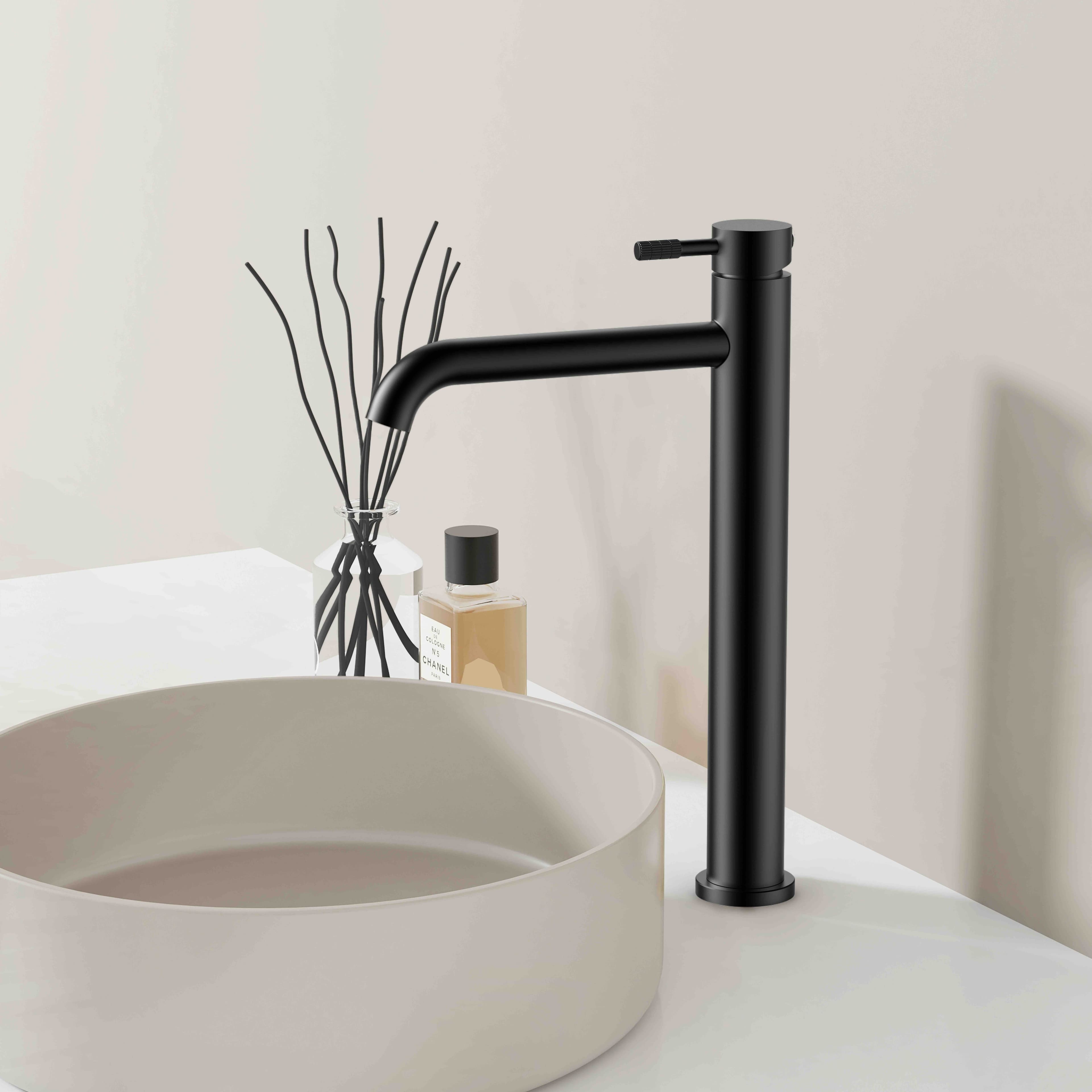 Stria mitigeur lavabo haut – démarrage à froid – Poignée avec structure striée raffinée – sans bonde – Noir mat (pvd)