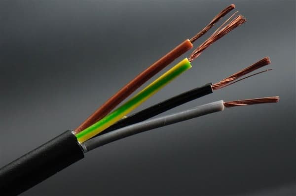 Vtmb 4 G 1 Noir (H05VV-F) en rouleau de 100m