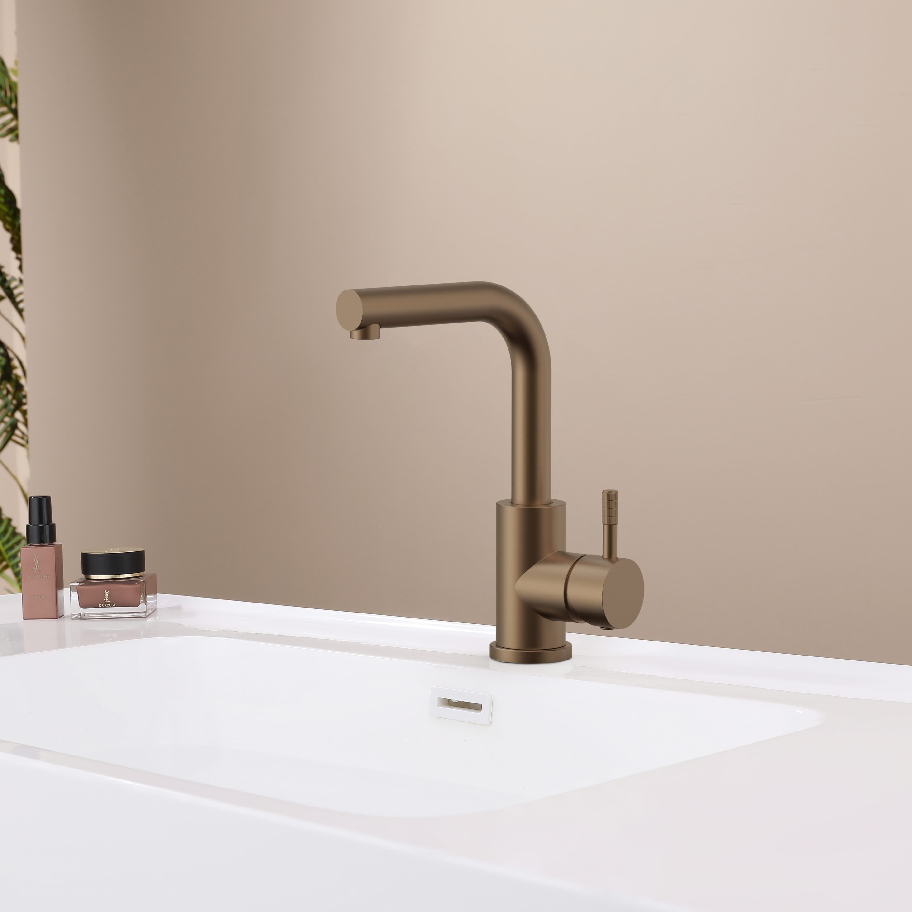 Stria mitigeur lavabo/évier – bec droit – mobile – démarrage à froid – Poignée avec structure striée raffinée – sans bonde – Brun bronzé (pvd)