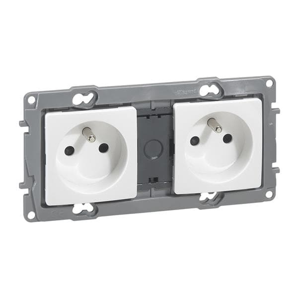 Niloé prise 2 x 2 pôles + T précâblée 16A bornes automatiques Blanc à vis
