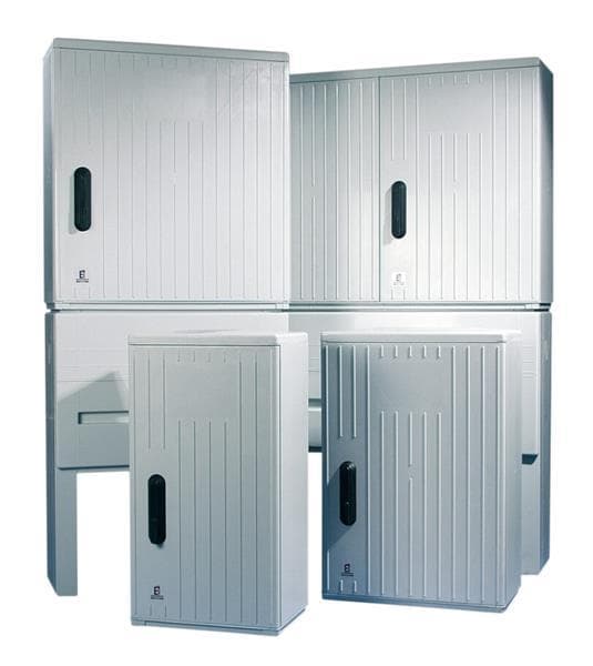 Kit armoire DIN0 avec socle, plaque de montage et clé