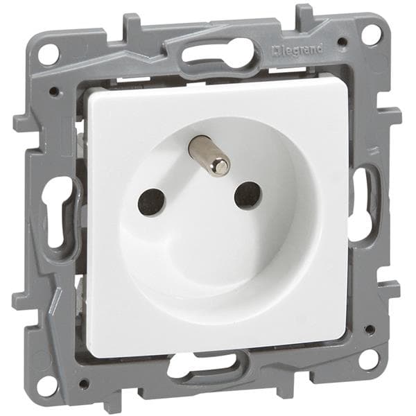 Niloé prise 2 pôles + T 230V bornes automatiques à griffes Blanc