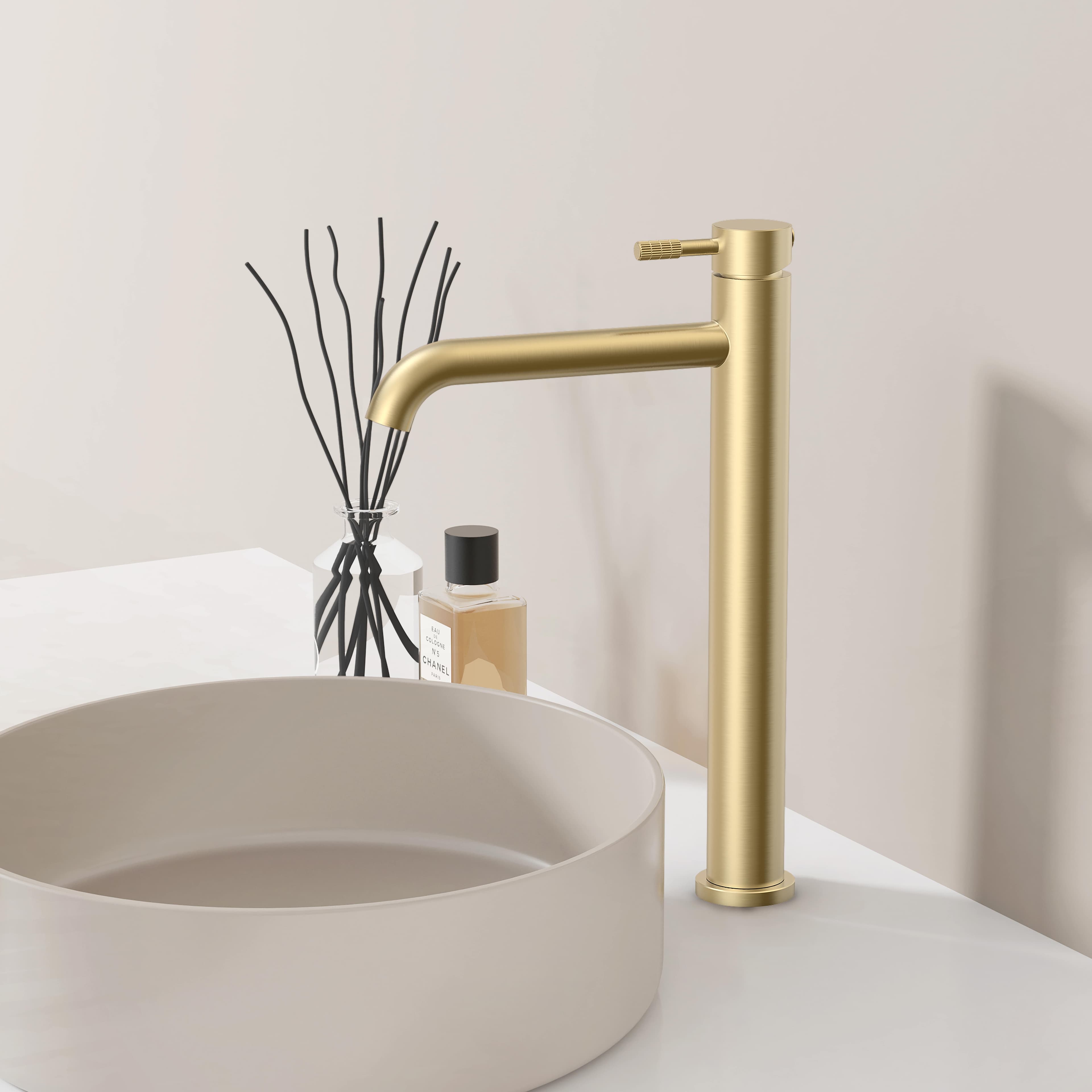 Stria mitigeur lavabo haut – démarrage à froid – Poignée avec structure striée raffinée – sans bonde – Or brossé (pvd)