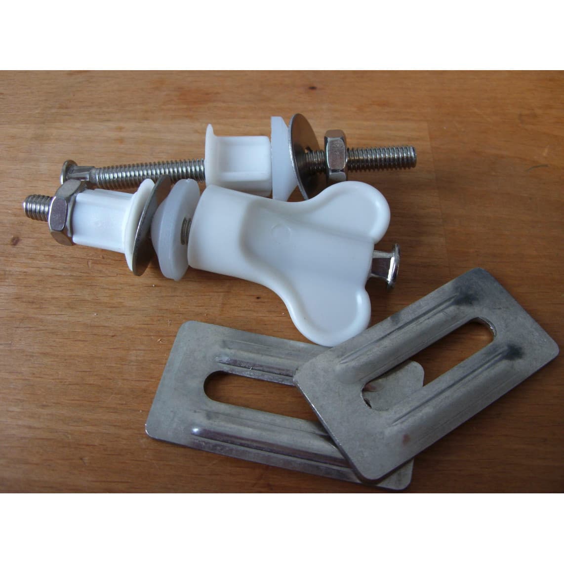 01066 Kit de fixation pour siège de WC 10220