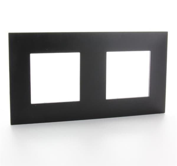 Valena plaque 2 postes horizontal - vertical entraxe 71mm Noir