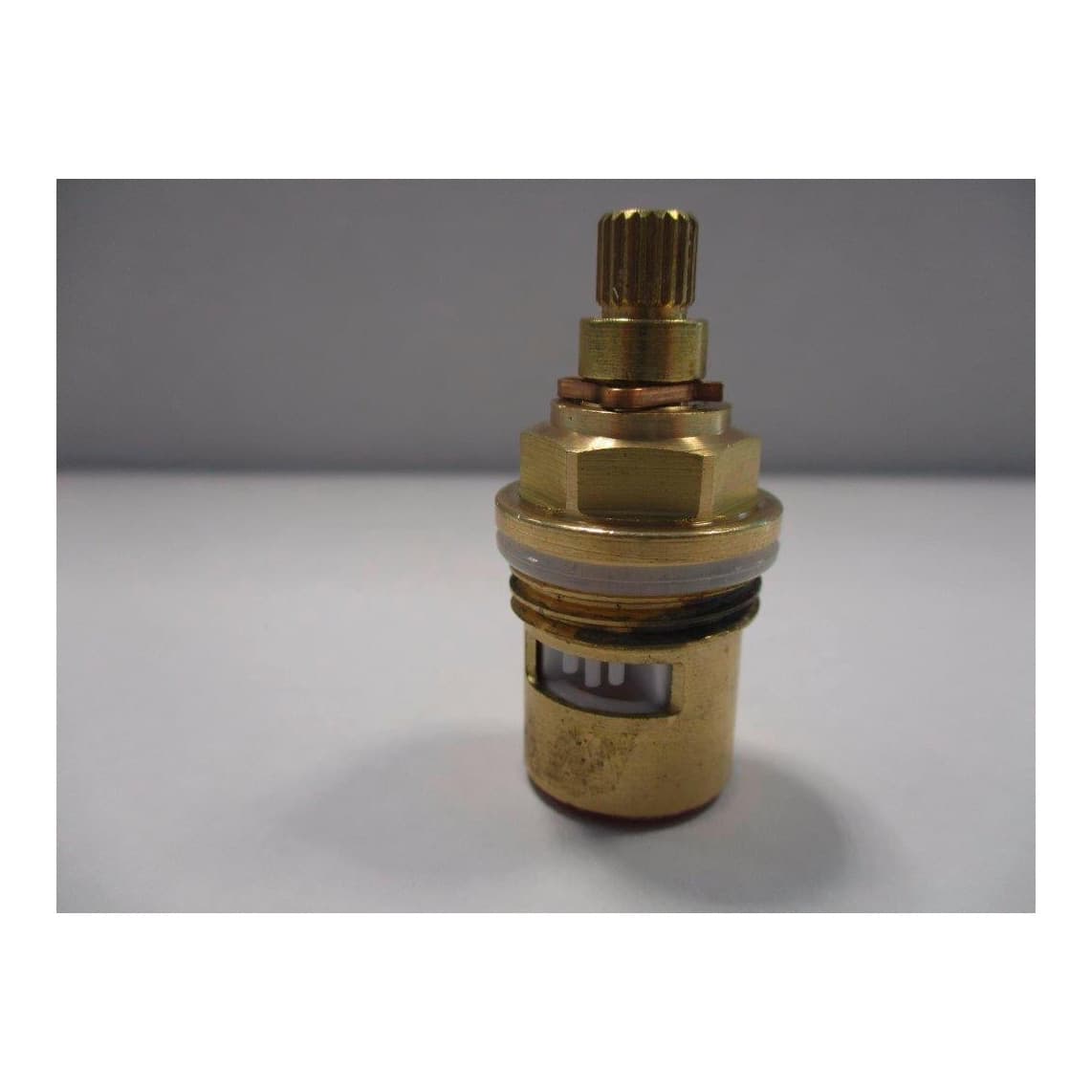 01041 Tête de valve en céramique, entre autres pour 37970