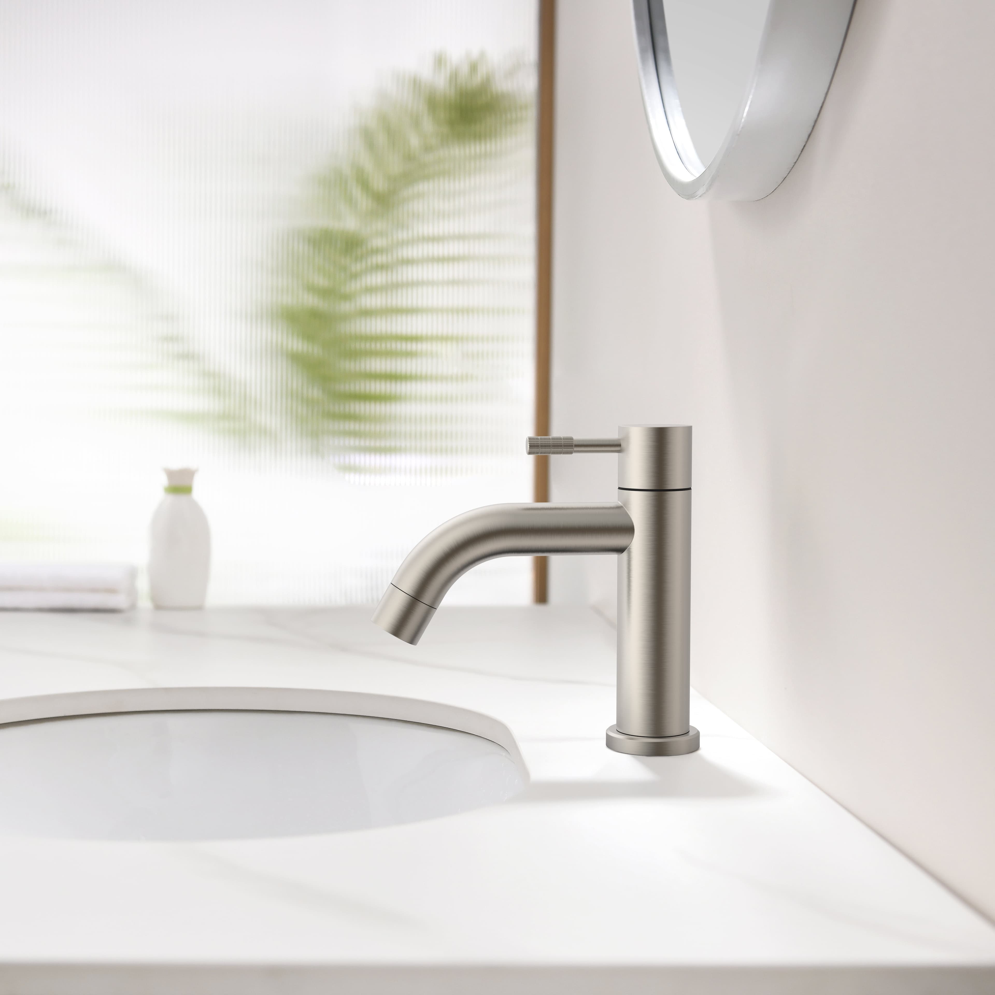 Stria robinet eau froide – Poignée avec structure striée raffinée – sans bonde – acier inox brossé