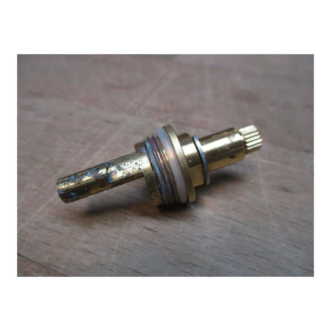 00829 Distributeur, en laiton, avec filetage, pour 73300/2