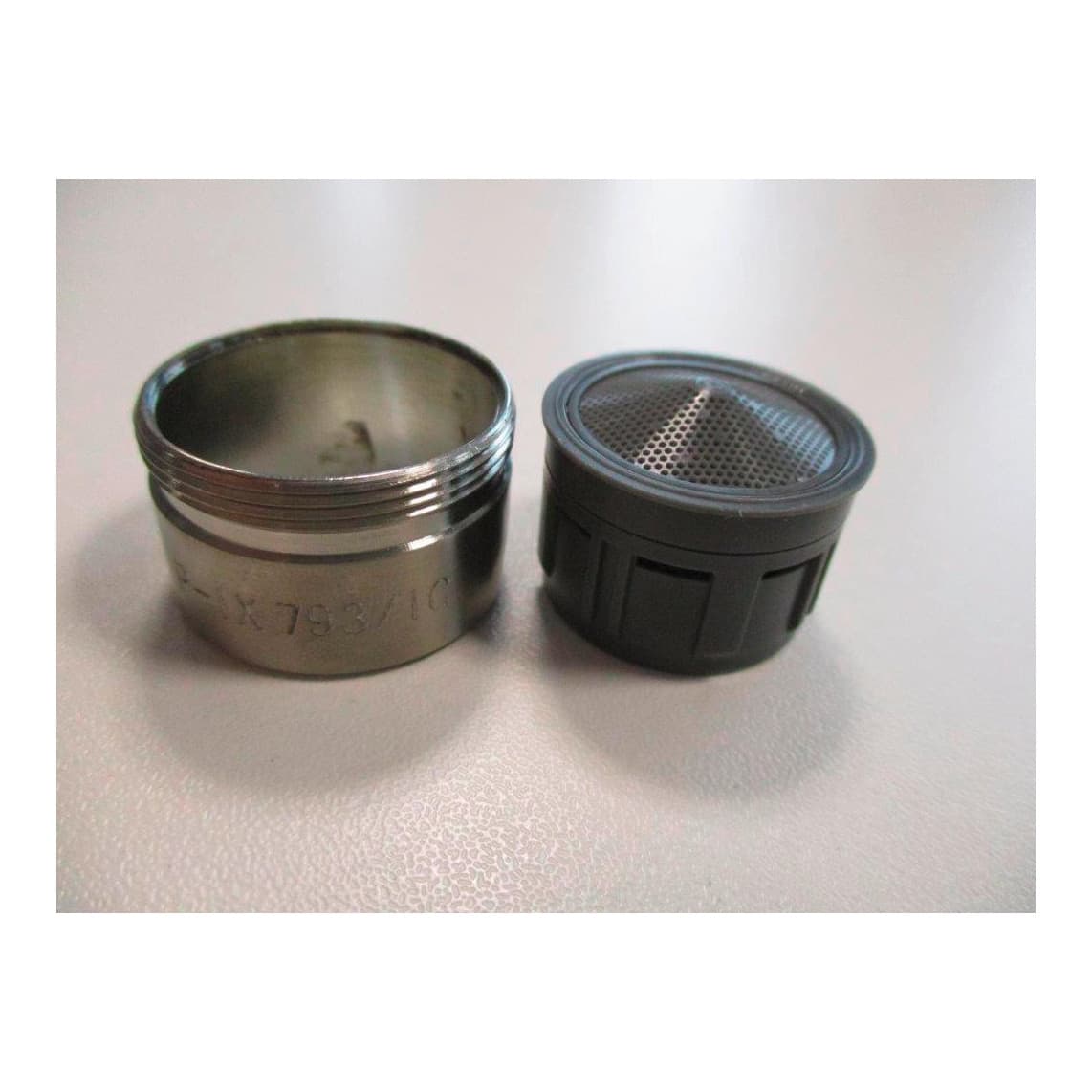 01068 Buse mélangeuse avec boîtier, acier inoxydable brossé, M28x1/AG, par ex. pour 5870108