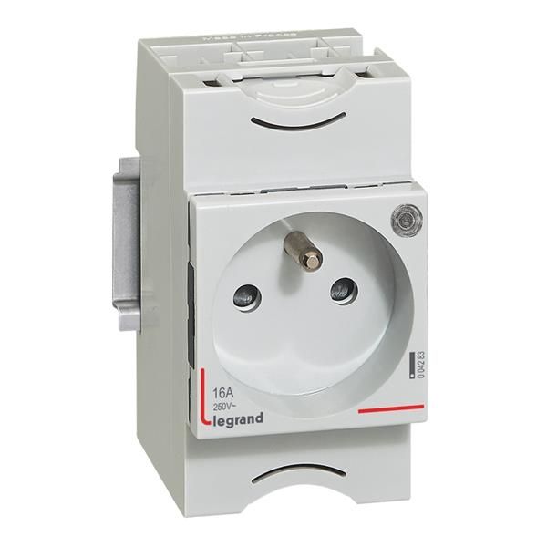 Prise de courant - 10 / 16A 250V - 2 pôles + T voy - 2.5 modules
