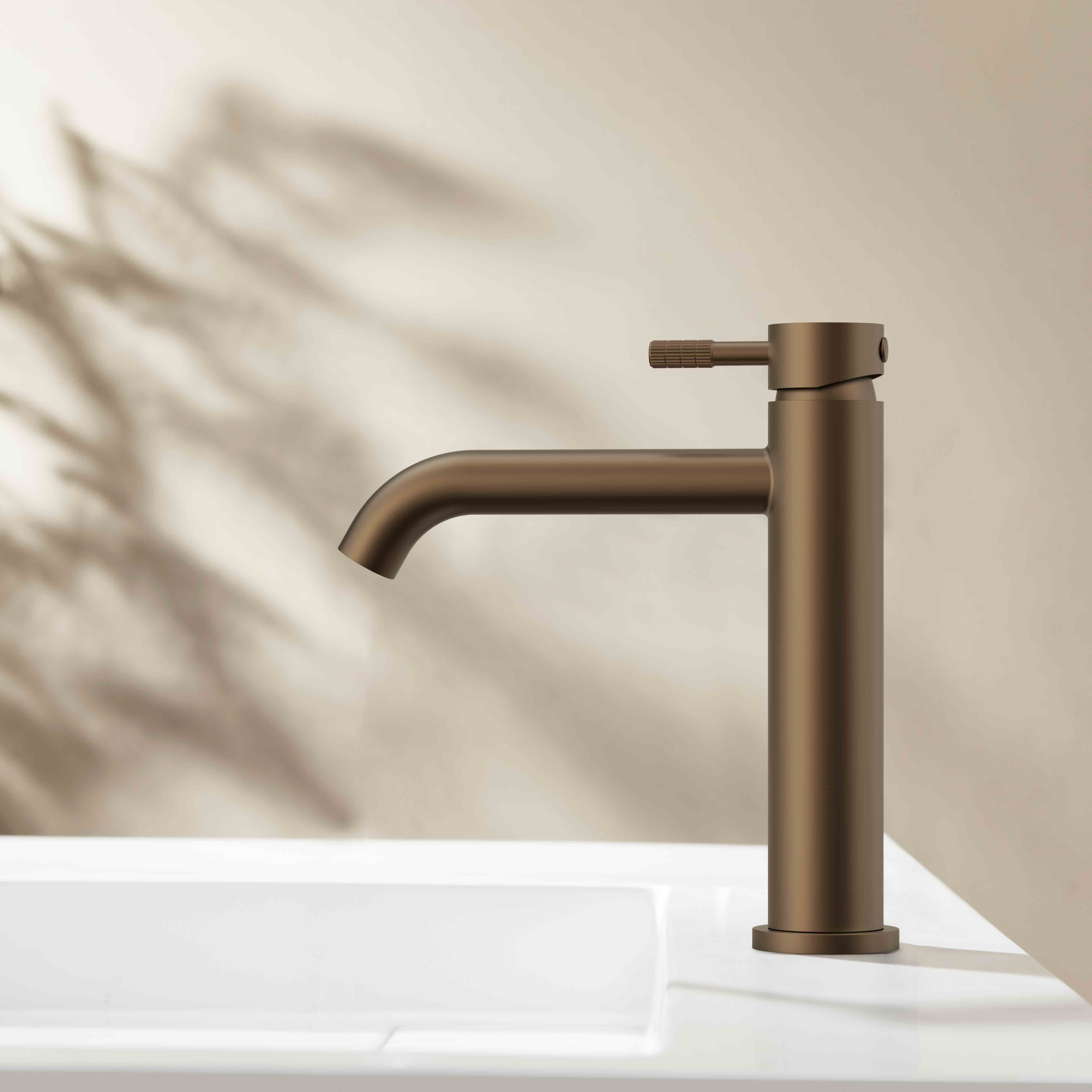 STRIA MITIGEUR LAVABO – DÉMARRAGE À FROID – POIGNÉE AVEC STRUCTURE STRIÉE RAFFINÉE – SANS BONDE – BRUN BRONZÉ(PVD) vue 2