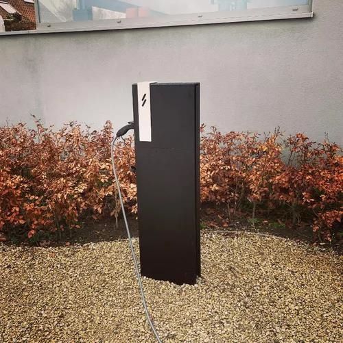 Station de charge intelligente Noir montage au sol - 2 x  22kW - sans câble BPS2 LUX